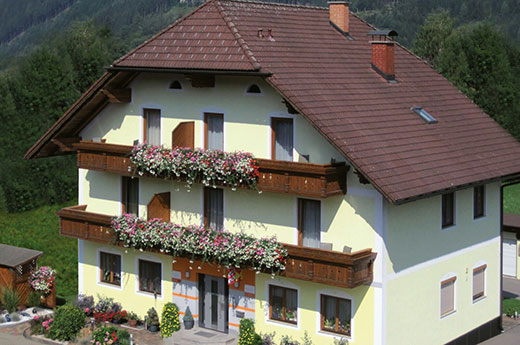 Pension Kuzmic - Aussenansicht im Sommer
