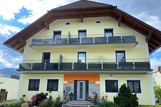 Pension Kuzmic - Aussenansicht im Sommer